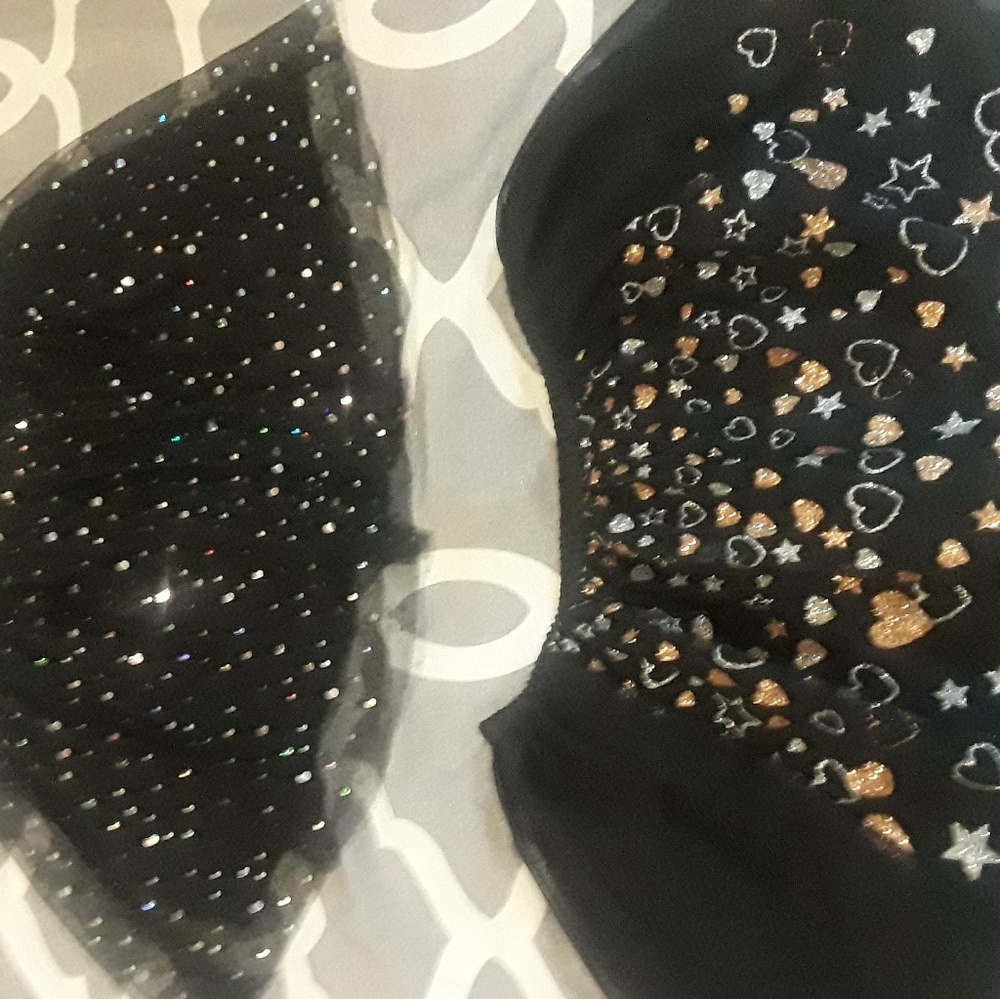 2 girls mini skirts